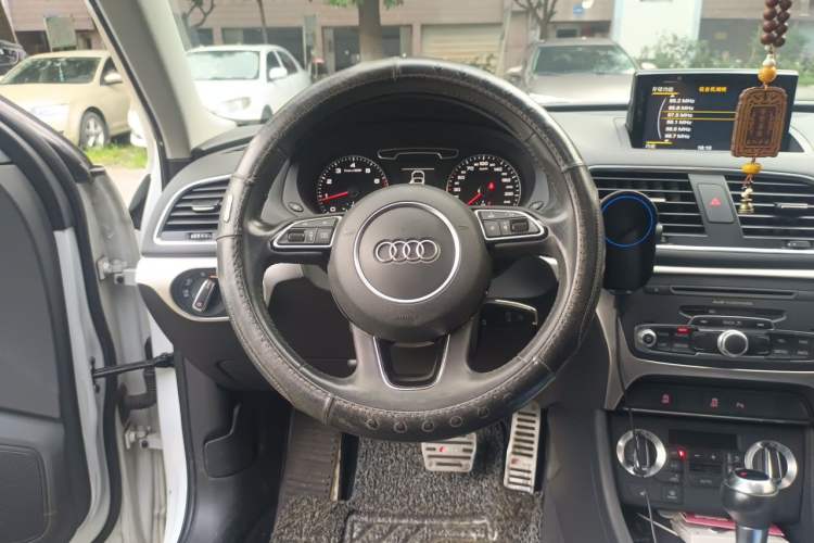 Used Audi Q3 2015 35 TFSI Comfort Model Steering Wheel