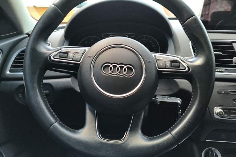 Used Audi Q3 2015 35 TFSI quattro Comfort model Steering Wheel