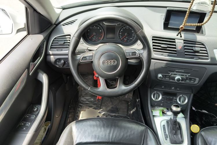 Used Audi Q3 2015 35 TFSI Comfort Model Steering Wheel