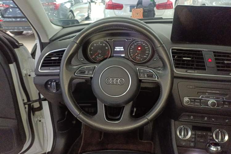 Used Audi Q3 2015 35 TFSI quattro Technology Edition Steering Wheel
