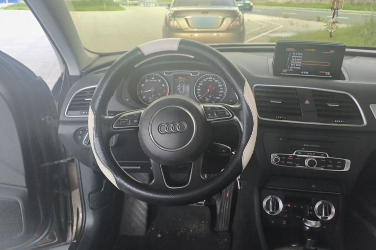 Used Audi Q3 2015 35 TFSI Comfort Model Steering Wheel