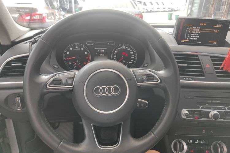 Used Audi Q3 2015 35 TFSI Comfort Model Steering Wheel