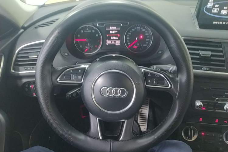Used Audi Q3 2015 35 TFSI quattro Technology Edition Steering Wheel