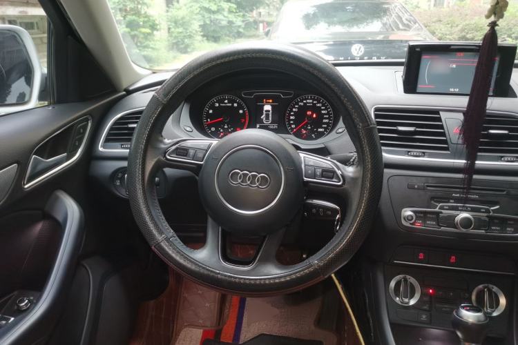 Used Audi Q3 2015 30 TFSI Comfort Model Steering Wheel