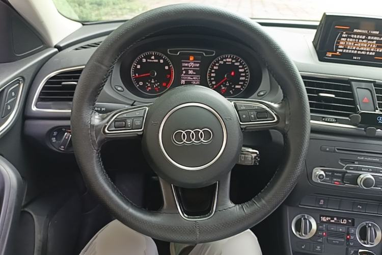 Used Audi Q3 2015 35 TFSI Comfort Model Steering Wheel