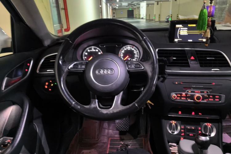 Used Audi Q3 2015 30 TFSI Ambition Edition Steering Wheel