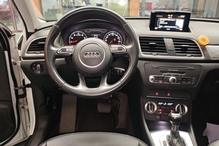 Used Audi Q3 2015 30 TFSI Ambition Edition Steering Wheel