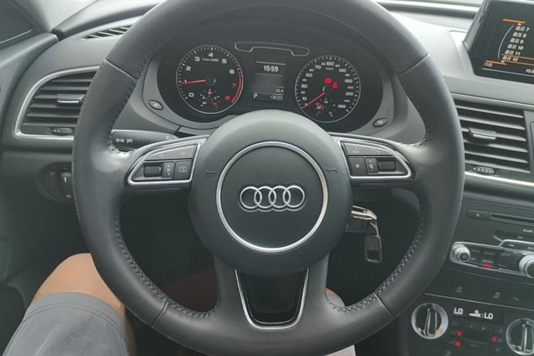 Used Audi Q3 2015 30 TFSI Ambition Edition Steering Wheel