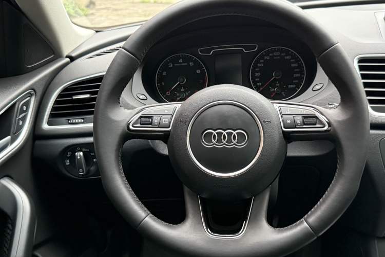 Used Audi Q3 2015 35 TFSI quattro Millionth Anniversary Edition Steering Wheel