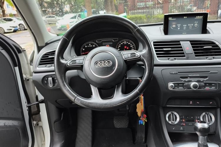 Used Audi Q3 2015 35 TFSI quattro Technology Edition Steering Wheel