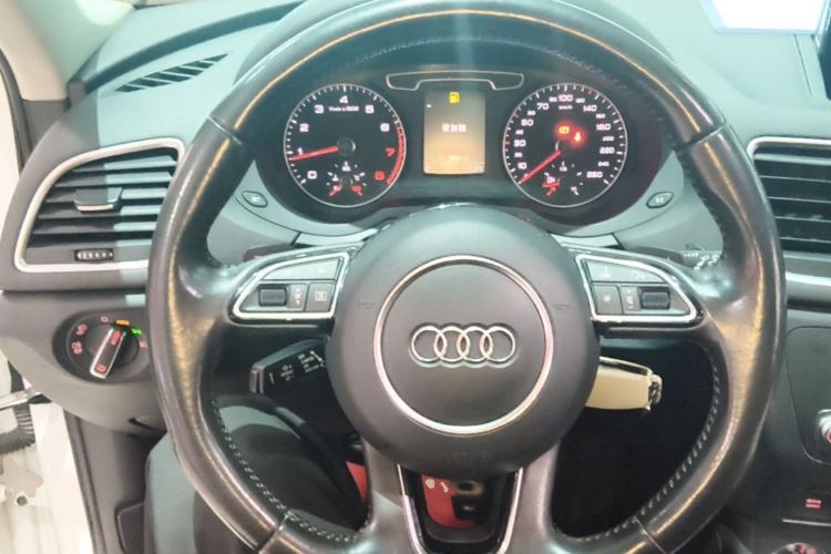 Used Audi Q3 2015 35 TFSI quattro Luxury Edition Steering Wheel