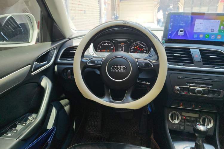 Used Audi Q3 2015 35 TFSI Comfort Model Steering Wheel