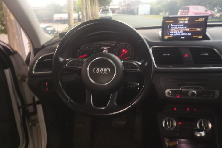 Used Audi Q3 2015 30 TFSI Comfort Model Steering Wheel