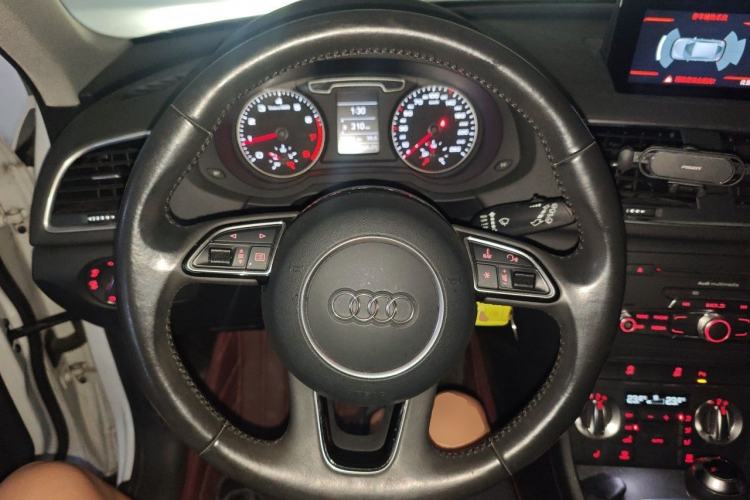Used Audi Q3 2015 35 TFSI Comfort Model Steering Wheel