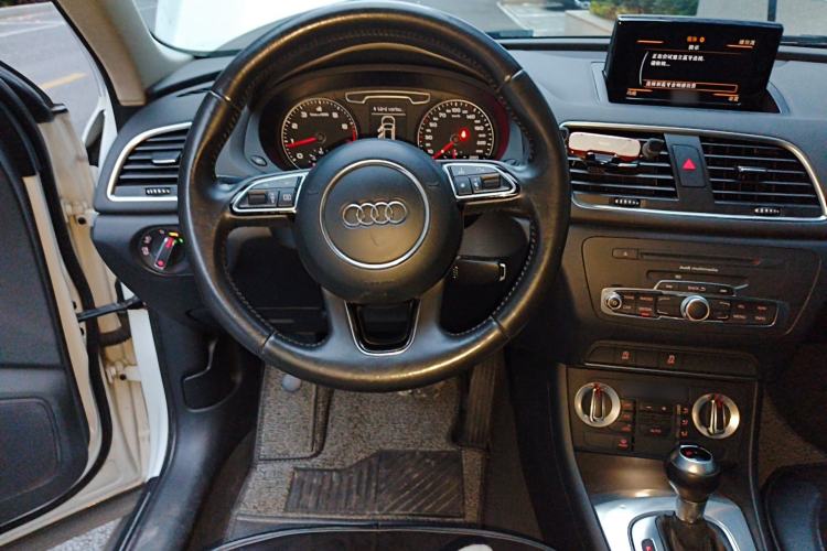Used Audi Q3 2015 30 TFSI Comfort Model Steering Wheel