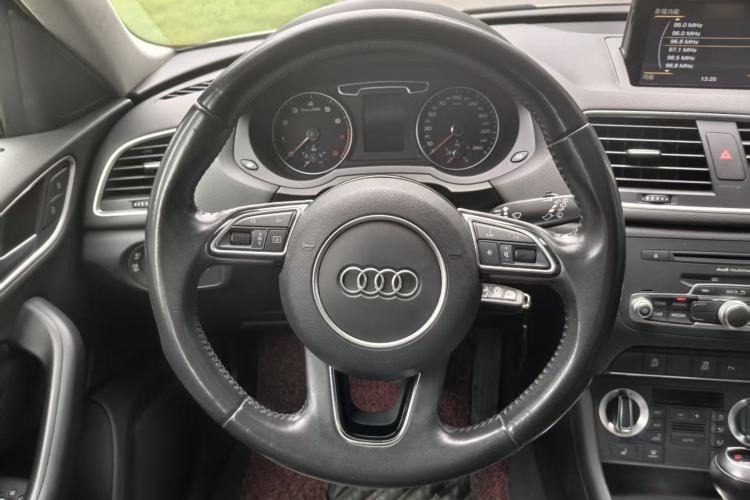 Used Audi Q3 2015 35 TFSI quattro Technology Edition Steering Wheel