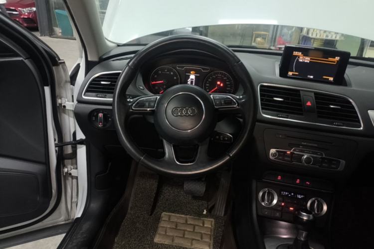 Used Audi Q3 2015 35 TFSI Comfort Model Steering Wheel