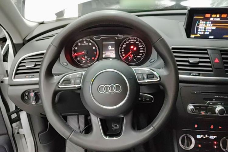 Used Audi Q3 2015 35 TFSI Comfort Model Steering Wheel