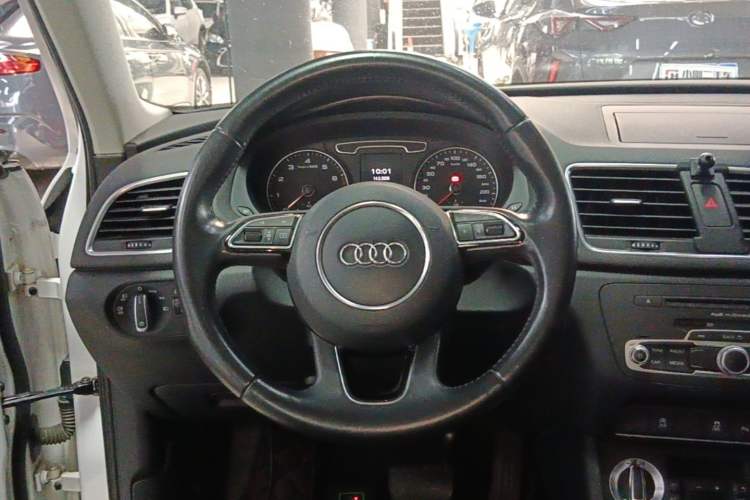 Used Audi Q3 2015 35 TFSI quattro Millionth Anniversary Edition Steering Wheel