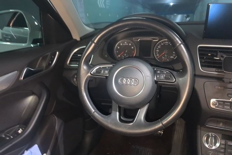 Used Audi Q3 2015 35 TFSI Ambition Edition Steering Wheel