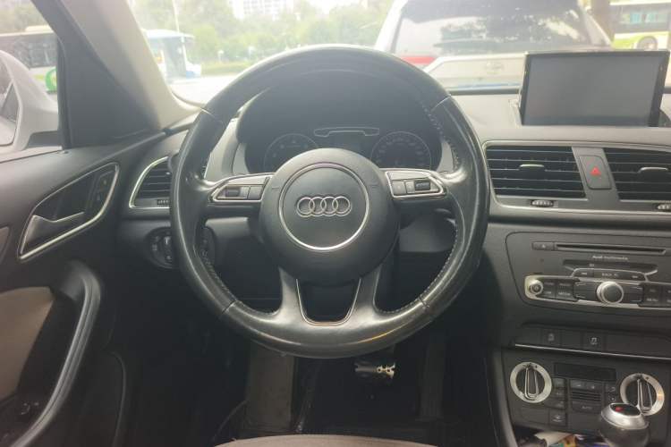 Used Audi Q3 2015 30 TFSI Ambition Edition Steering Wheel