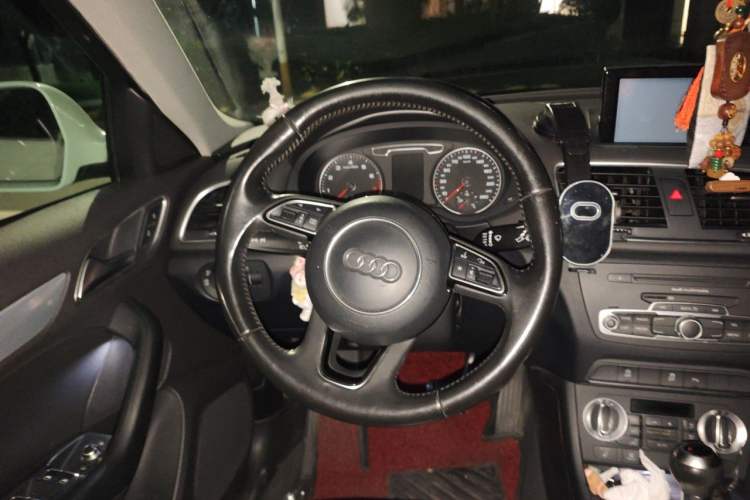Used Audi Q3 2015 35 TFSI Ambition Edition Steering Wheel