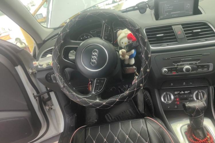 Used Audi Q3 2015 35 TFSI Comfort Model Steering Wheel