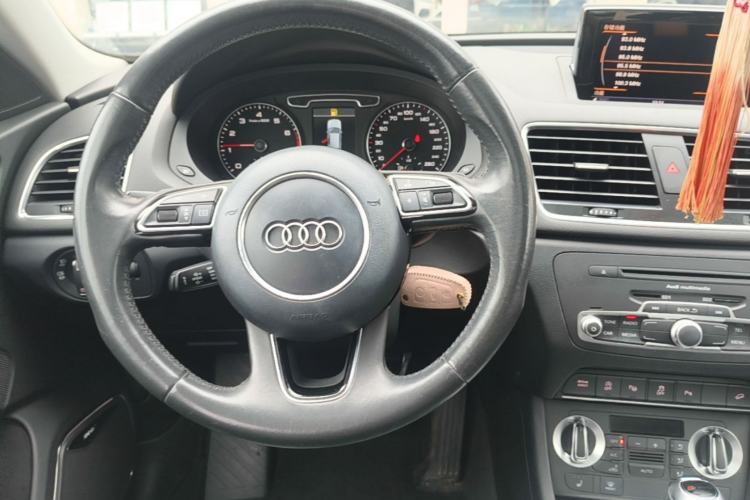 Used Audi Q3 2015 35 TFSI quattro Luxury Edition Steering Wheel