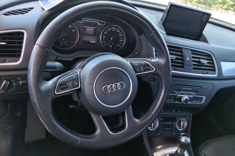 Used Audi Q3 2015 35 TFSI Comfort Model Steering Wheel