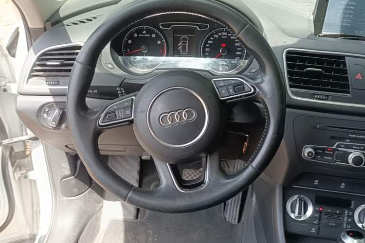 Used Audi Q3 2015 30 TFSI Ambition Edition Steering Wheel