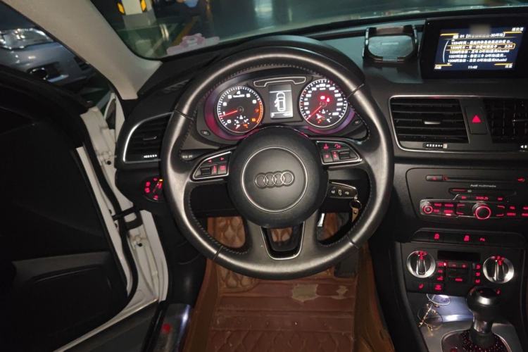 Used Audi Q3 2015 35 TFSI Comfort Model Steering Wheel