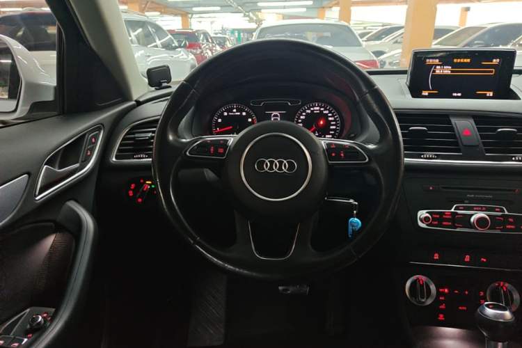 Used Audi Q3 2015 30 TFSI Comfort Model Steering Wheel
