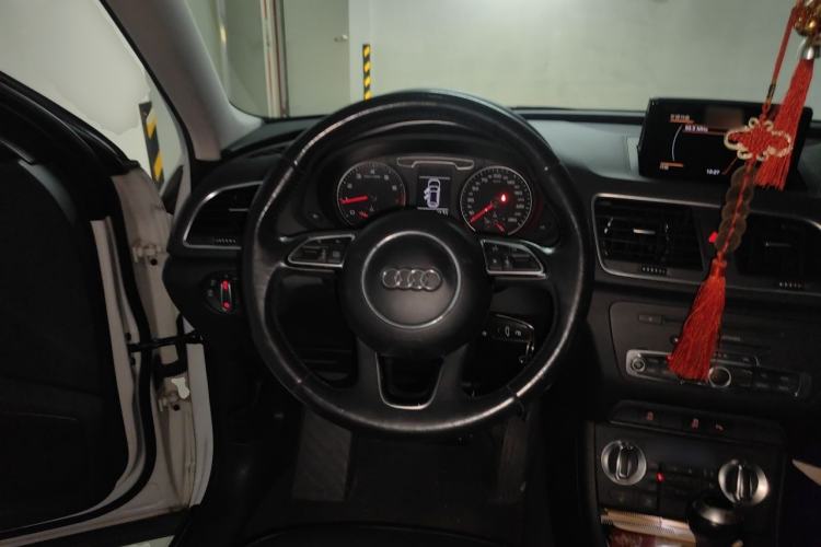 Used Audi Q3 2015 35 TFSI Comfort Model Steering Wheel