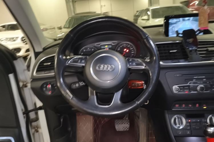 Used Audi Q3 2015 35 TFSI quattro Luxury Edition Steering Wheel