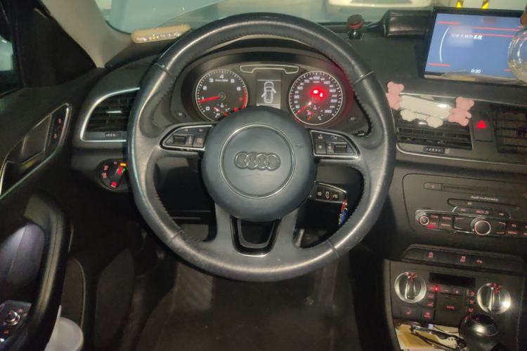 Used Audi Q3 2015 35 TFSI Comfort Model Steering Wheel