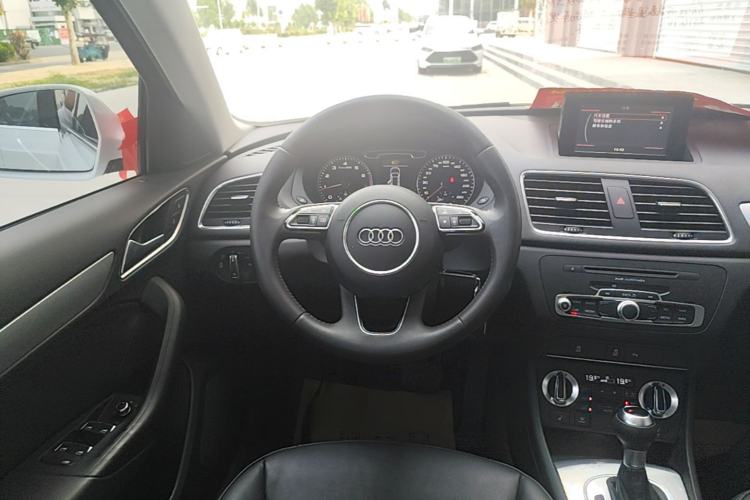 Used Audi Q3 2015 35 TFSI Comfort Model Steering Wheel