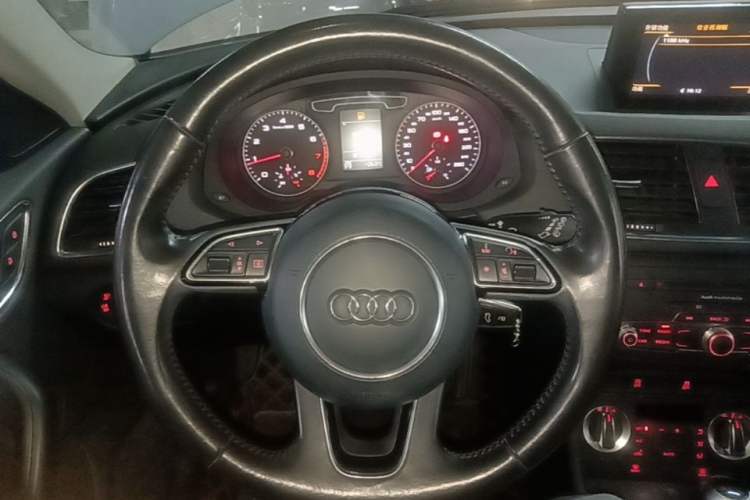 Used Audi Q3 2015 30 TFSI Comfort Model Steering Wheel