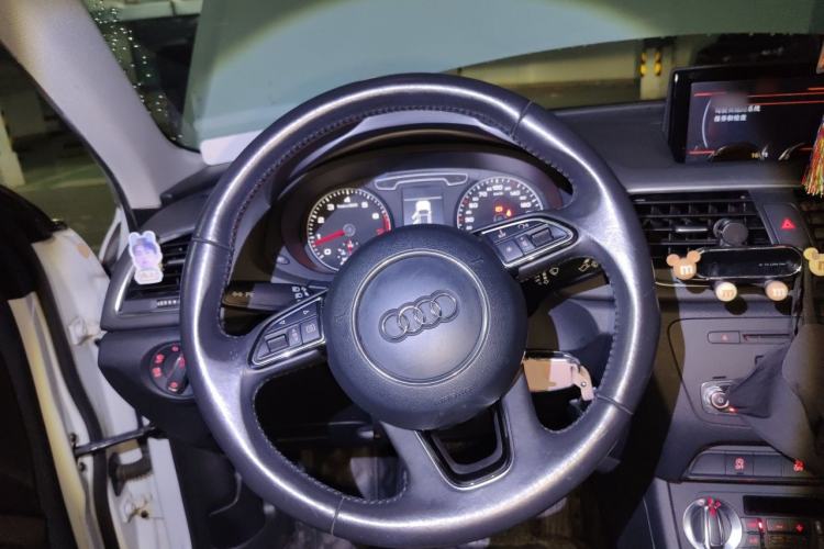 Used Audi Q3 2015 30 TFSI Comfort Model Steering Wheel