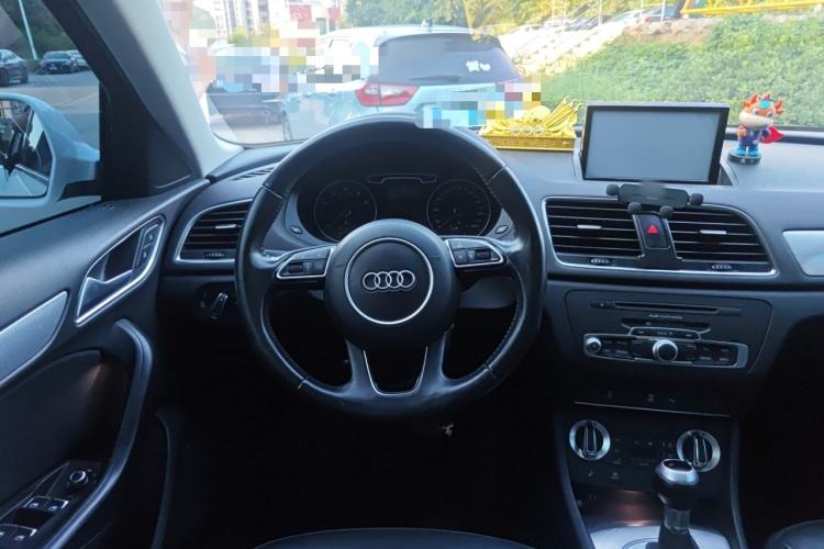 Used Audi Q3 2015 35 TFSI Comfort Model Steering Wheel