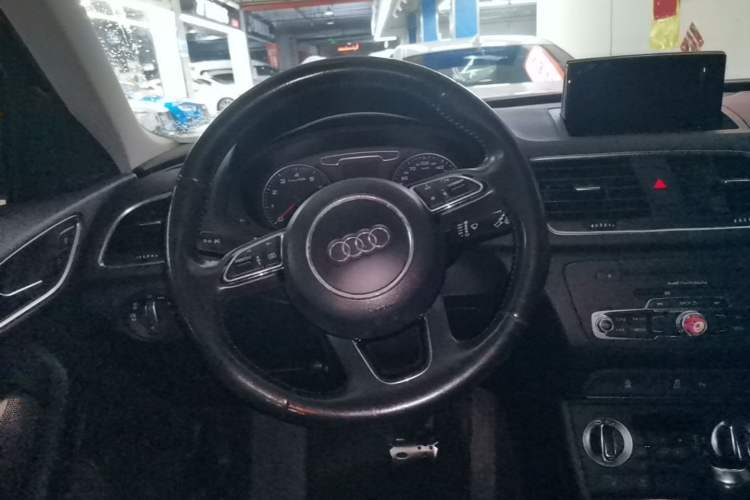 Used Audi Q3 2015 35 TFSI Comfort Model Steering Wheel