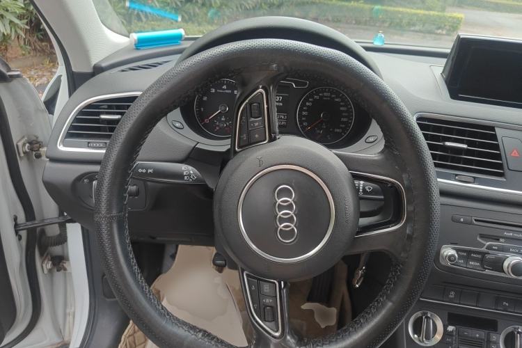 Used Audi Q3 2015 35 TFSI Comfort Model Steering Wheel