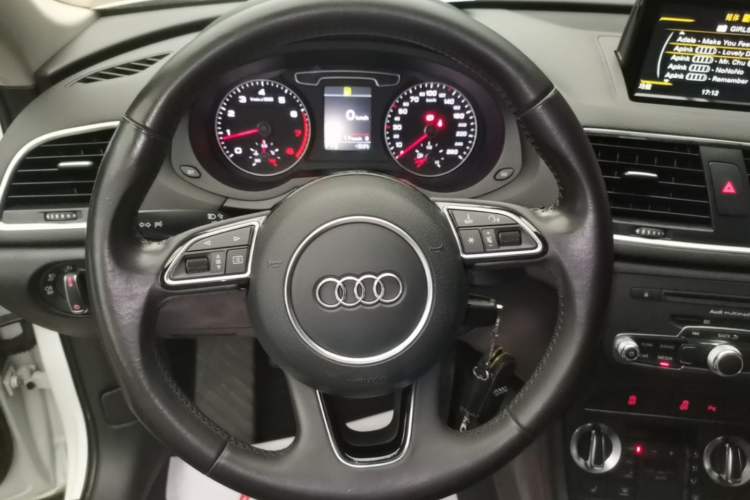 Used Audi Q3 2015 35 TFSI quattro Technology Edition Steering Wheel