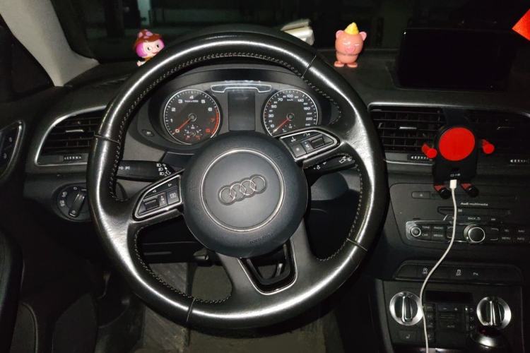Used Audi Q3 2015 35 TFSI Comfort Model Steering Wheel