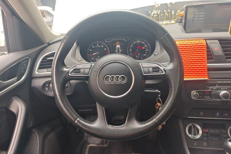 Used Audi Q3 2015 35 TFSI Comfort Model Steering Wheel