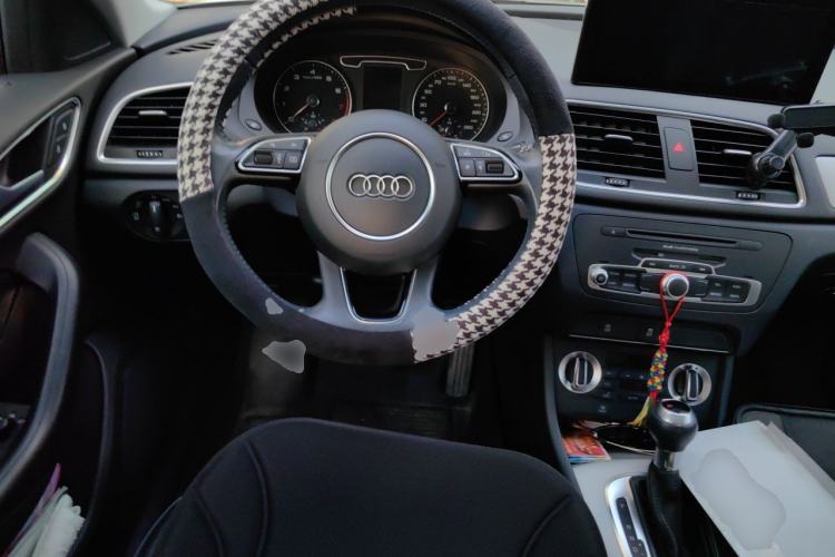 Used Audi Q3 2015 30 TFSI Ambition Edition Steering Wheel