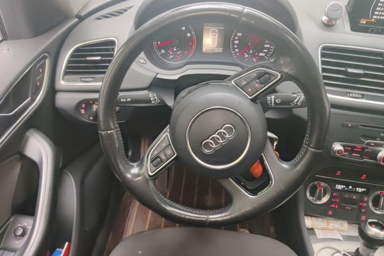 Used Audi Q3 2015 30 TFSI Ambition Edition Steering Wheel