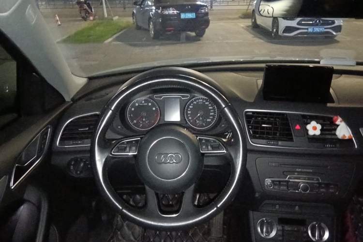 Used Audi Q3 2015 35 TFSI Millionth Anniversary Comfort Model Steering Wheel