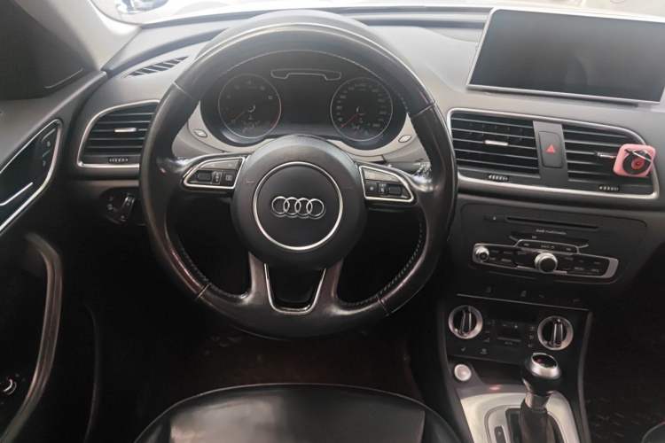 Used Audi Q3 2015 35 TFSI quattro Technology Edition Steering Wheel