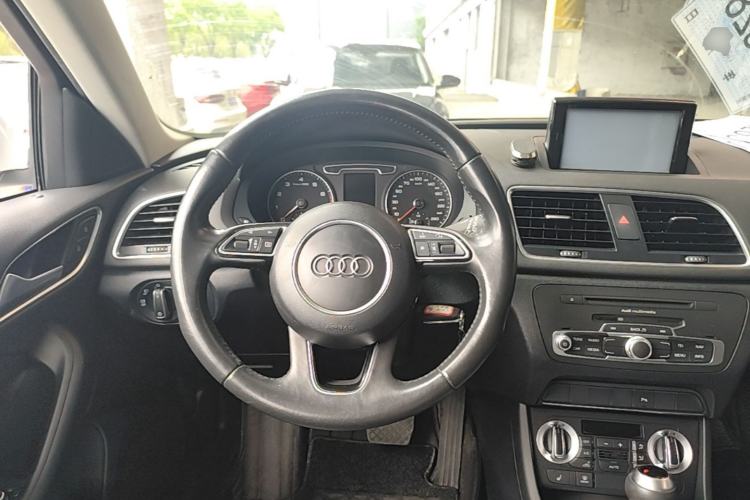 Used Audi Q3 2015 35 TFSI Comfort Model Steering Wheel