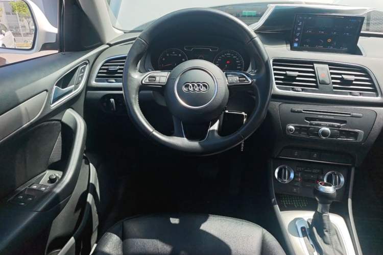 Used Audi Q3 2015 30 TFSI Ambition Edition Steering Wheel